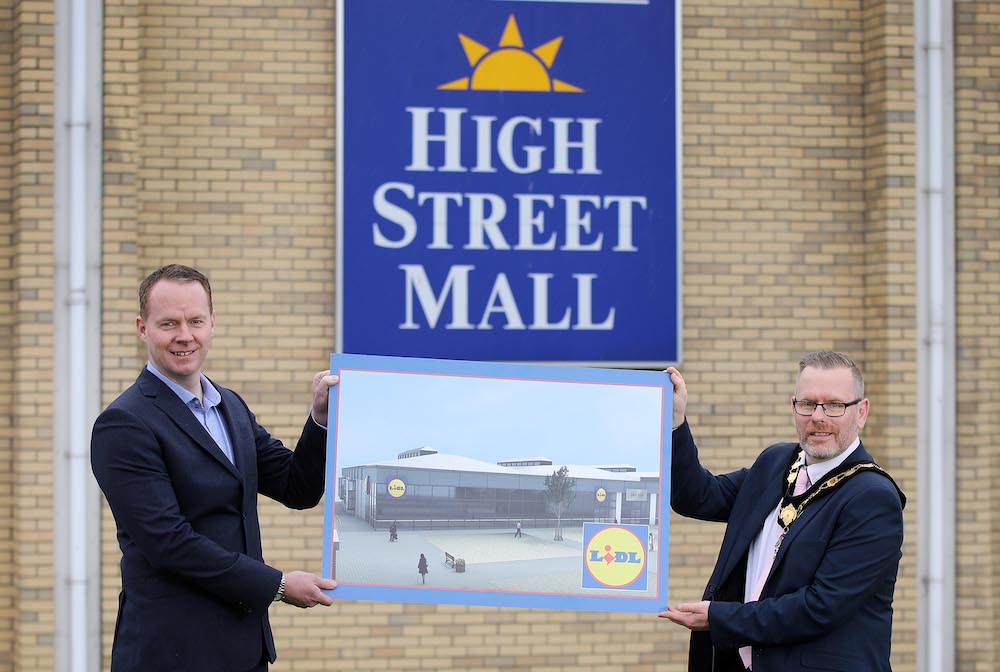 Portadown’s High Street Mall set for new Lidl Northern Ireland early next year: Lidl Northern Ireland has confirmed its brand new £6 million store will open at High Street Mall in Spring 2021, creating 20 permanent new jobs and supporting up to 100 more through the planning and construction phases. The new Lidl Northern Ireland store is in addition to a £4 million transformational investment and re-development of the popular town centre shopping destination. Pictured announcing the investment are (L-R) Conor Boyle, Regional Director Lidl Northern Ireland and Lord Mayor Kevin Savage, Armagh City, Banbridge and Craigavon Borough Council.