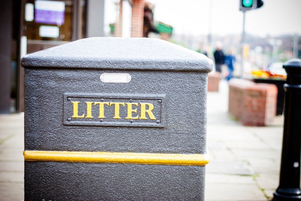 rubbish bin litter