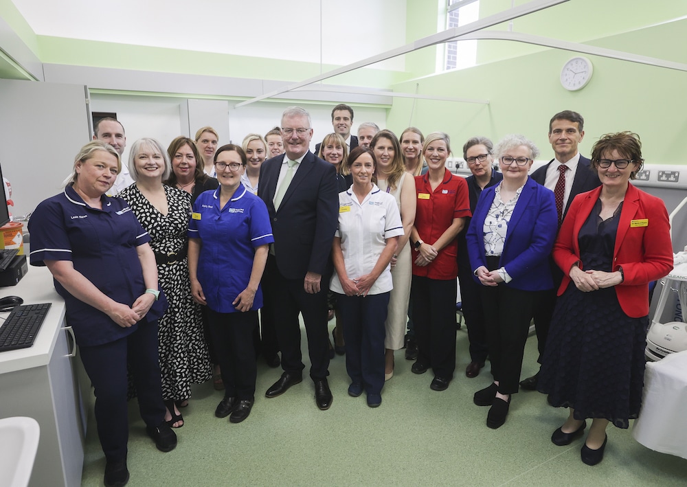 Health Minister Mike Nesbitt called in to meet staff at Daisy Hill Hospital’s new Trauma and Orthopaedics Unit during his visit to the hospital last week.